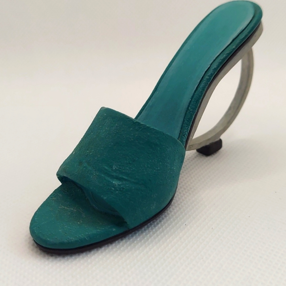 Just the right shoe. "Geometrika"#25029